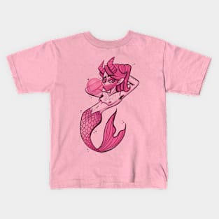 He Capricorn pink Kids T-Shirt